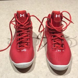 Basketball shoes